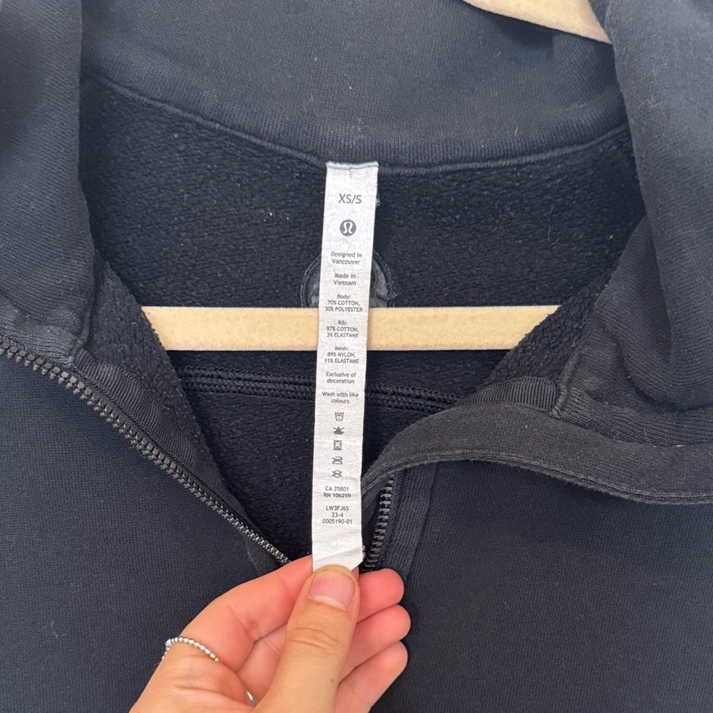 *FLAWED* Lululemon Scuba Oversized Funnel Neck SweatShirt in Black - XS/S - Picture 6 of 6